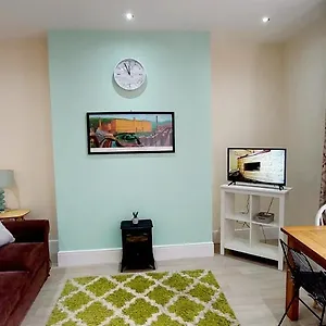 Beautiful 1-bed In Shipley Shipley (West Yorkshire)